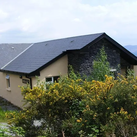 Charming Two Bedroom With Magnificent Sea Views. 10 Minutes From Dom wakacyjny