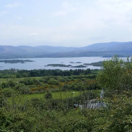 Dom wakacyjny Charming Two Bedroom With Magnificent Sea Views. 10 Minutes From
