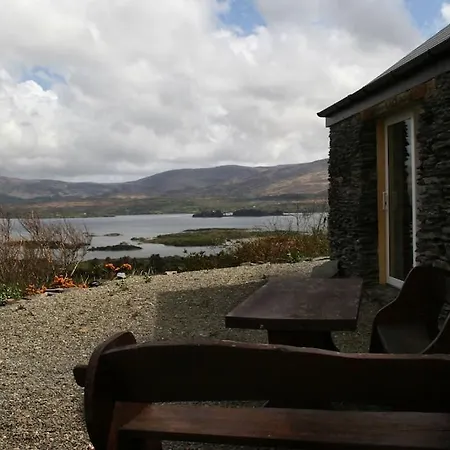 Charming Two Bedroom With Magnificent Sea Views. 10 Minutes From Holiday home