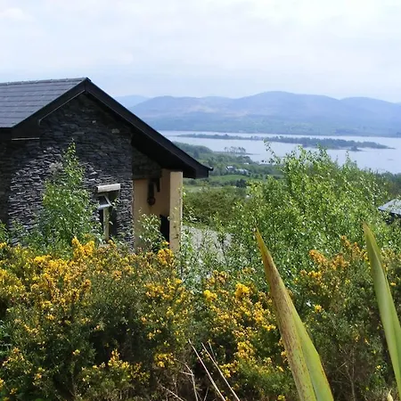 Charming Two Bedroom With Magnificent Sea Views. 10 Minutes From Dom wakacyjny