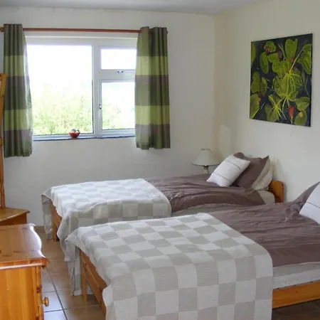 Bedrock - 2 Bedroom Sea View Semesterbostad