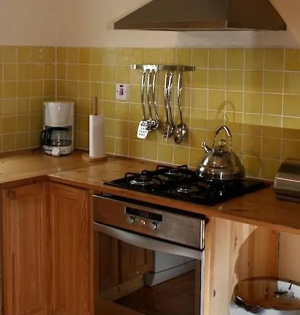 Charming Two Bedroom With Magnificent Sea Views. 10 Minutes From Dom wakacyjny *