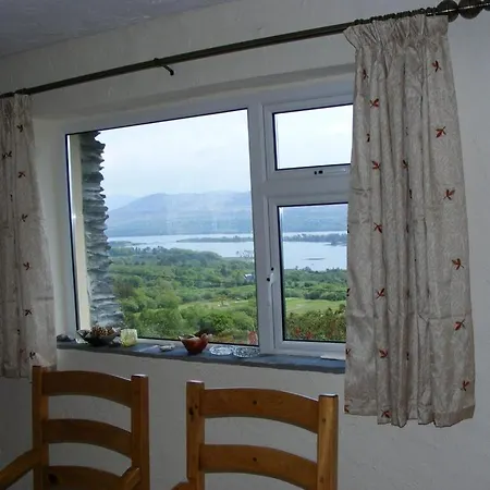Dom wakacyjny Charming Two Bedroom With Magnificent Sea Views. 10 Minutes From Kenmare