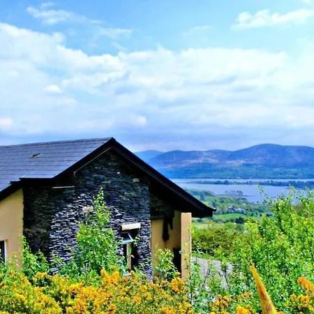 Charming Two Bedroom With Magnificent Sea Views. 10 Minutes From