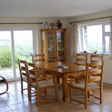 Charming Two Bedroom With Magnificent Sea Views. 10 Minutes From Dom wakacyjny *